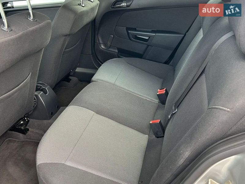 Универсал Opel Astra 2010 в Запорожье