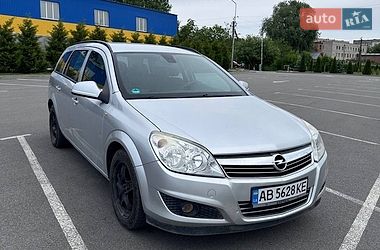 Універсал Opel Astra 2009 в Хмільнику