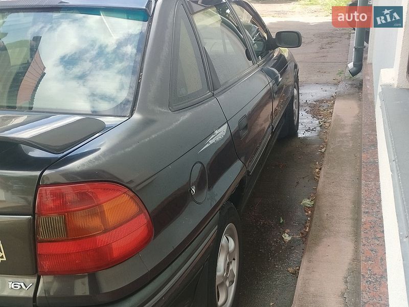 Седан Opel Astra 1996 в Николаеве