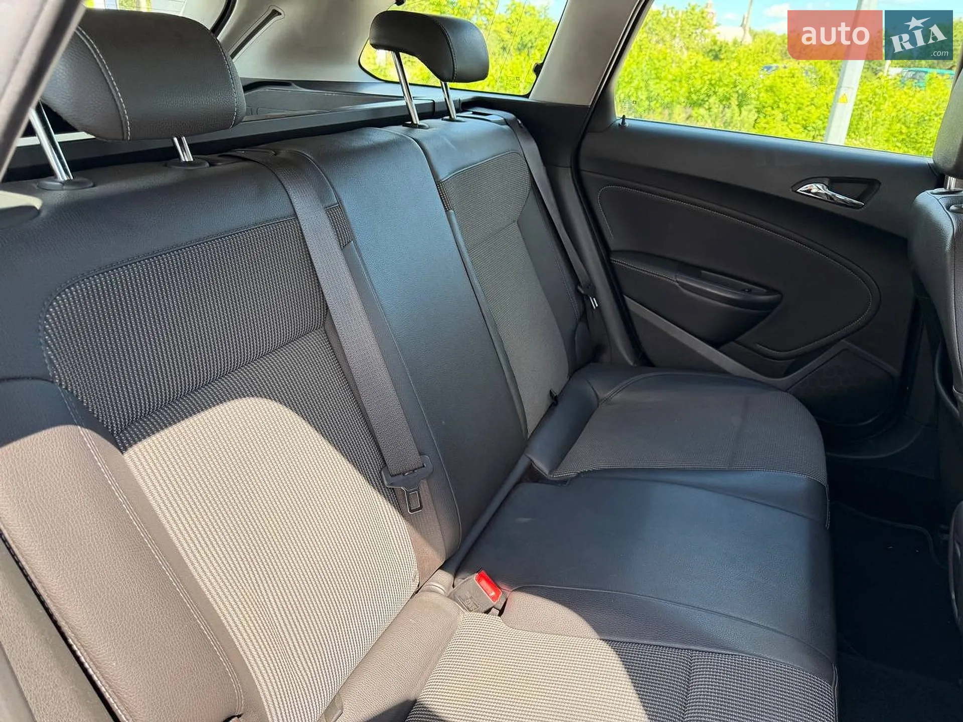 2012 Opel Astra - мініатюра 12