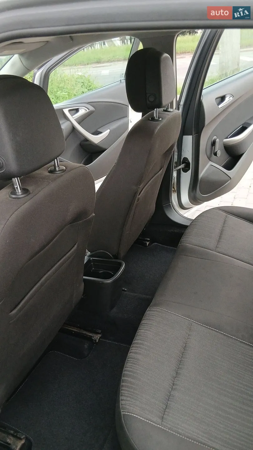 2010 Opel Astra - мініатюра 16