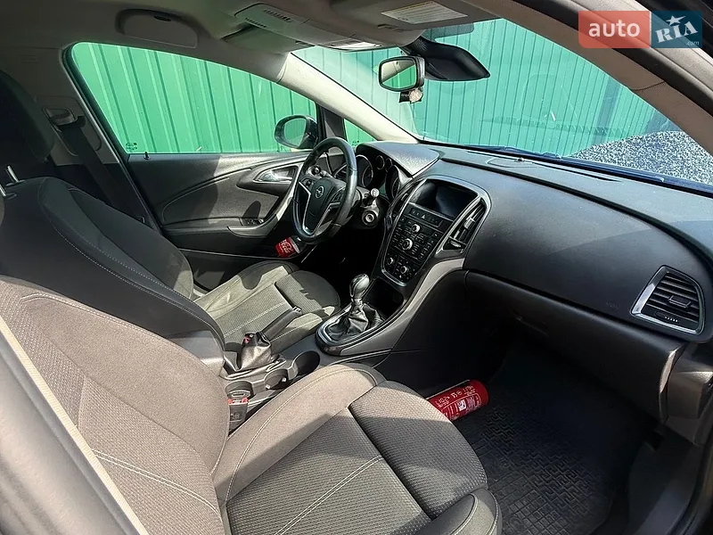 Opel Astra 2012