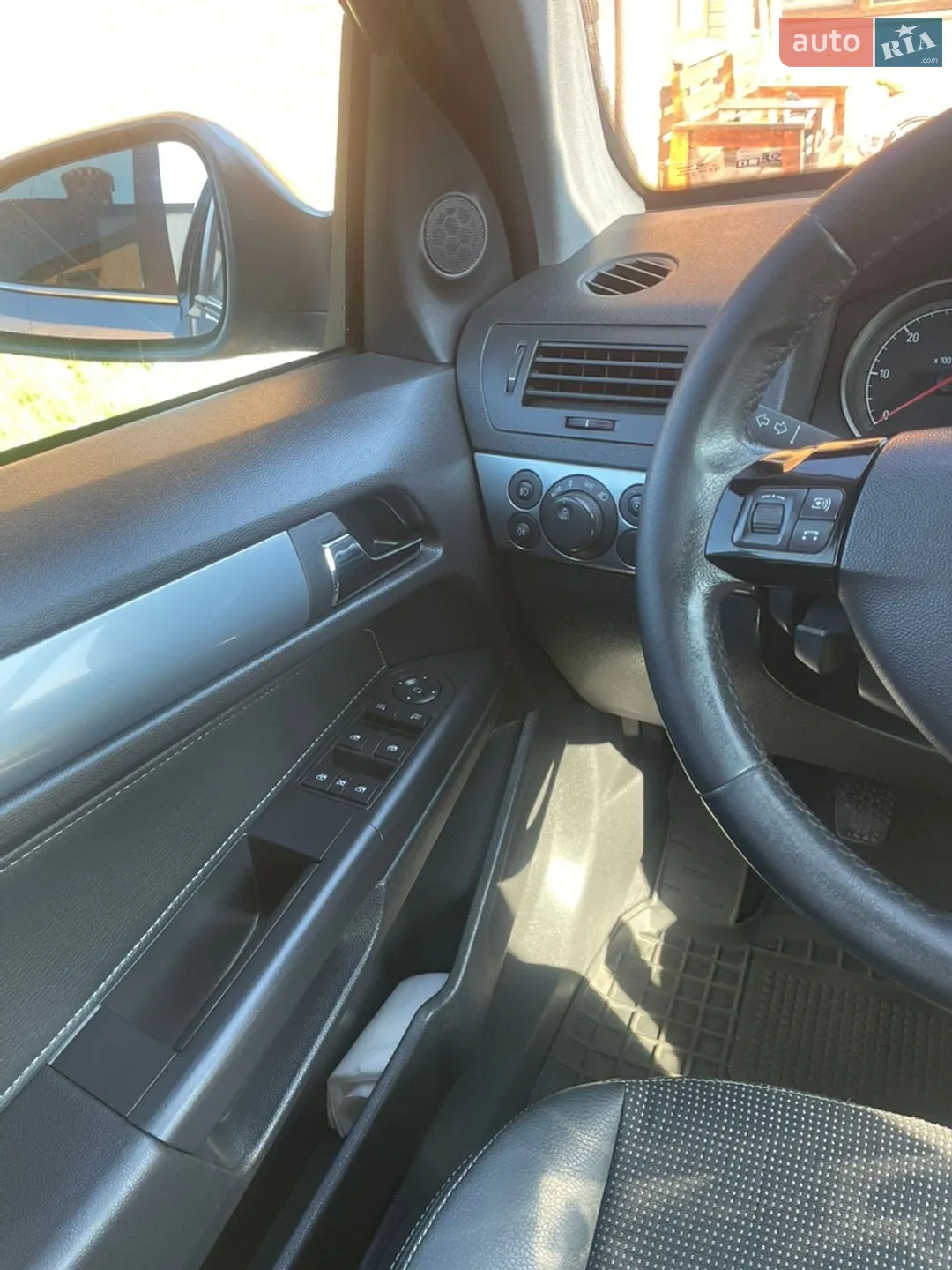 2010 Opel Astra - мініатюра 10