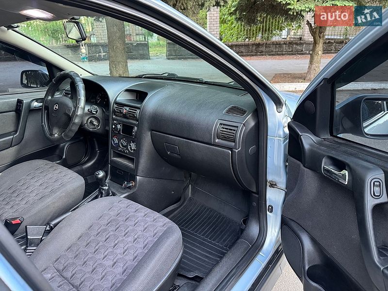 Седан Opel Astra 2004 в Желтых Водах