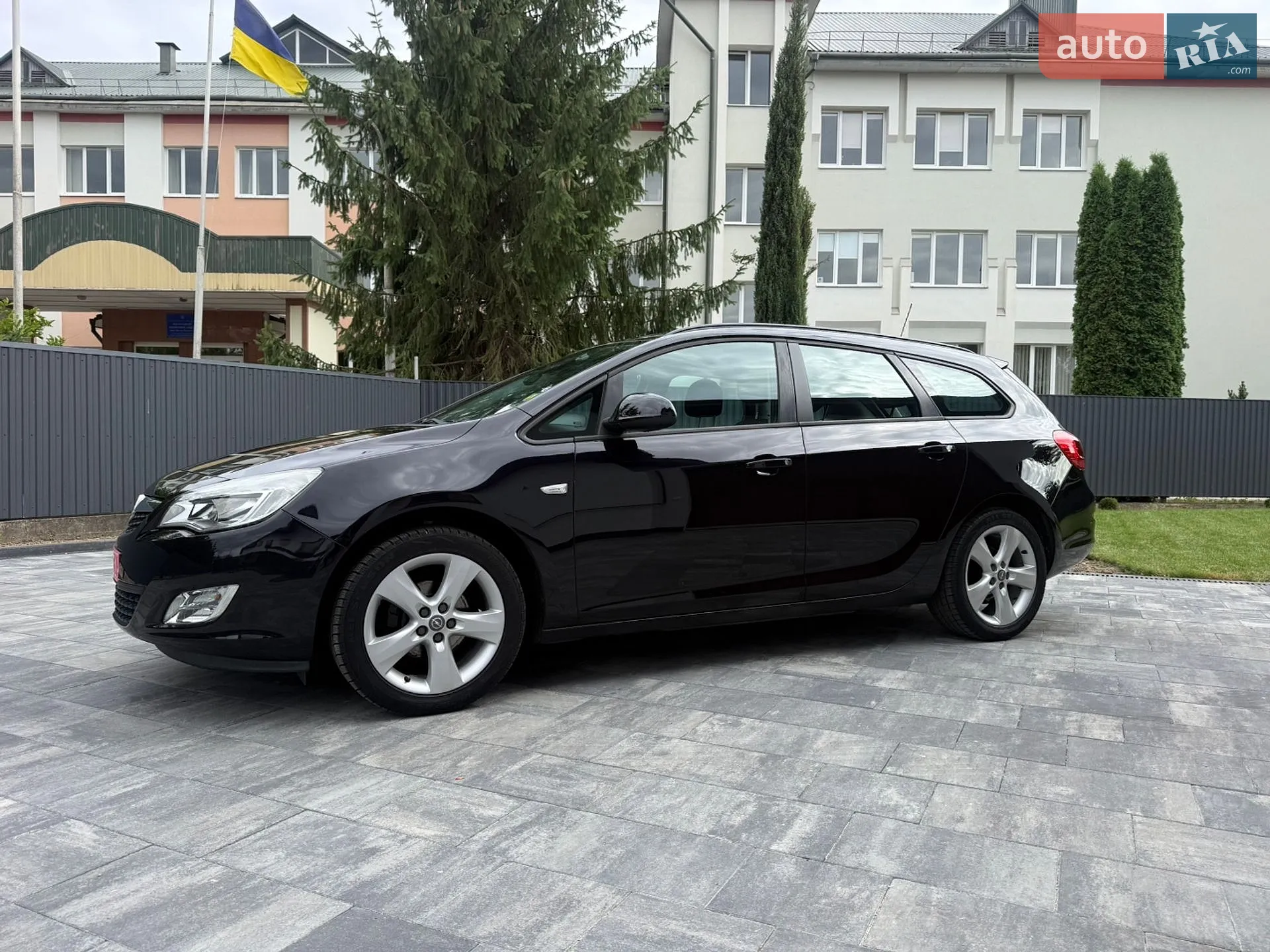2011 Opel Astra - фото 1