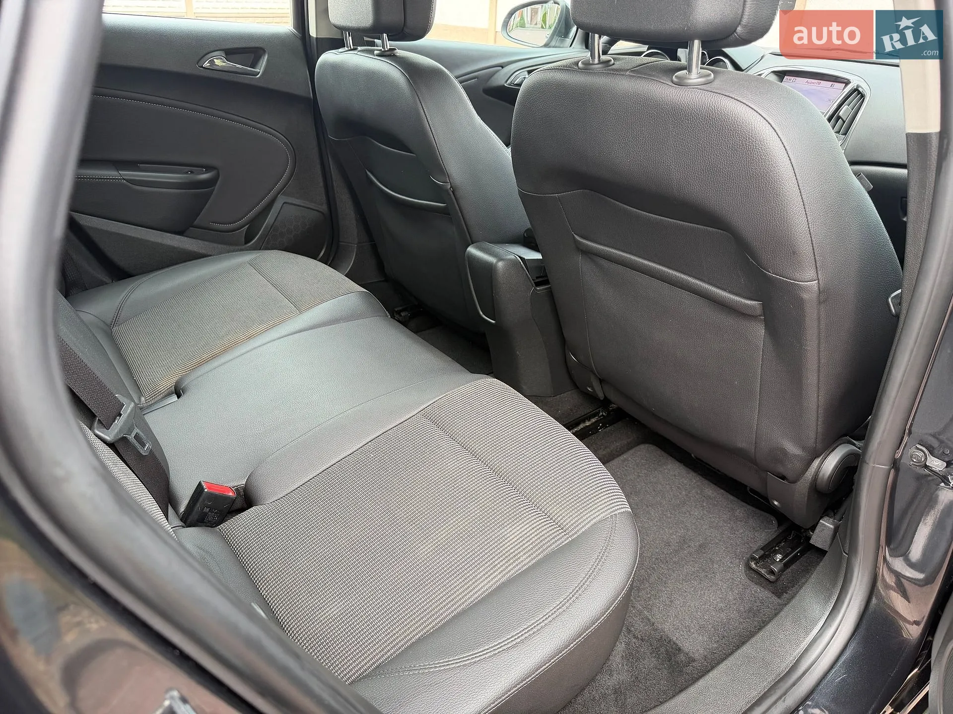 2013 Opel Astra - мініатюра 130