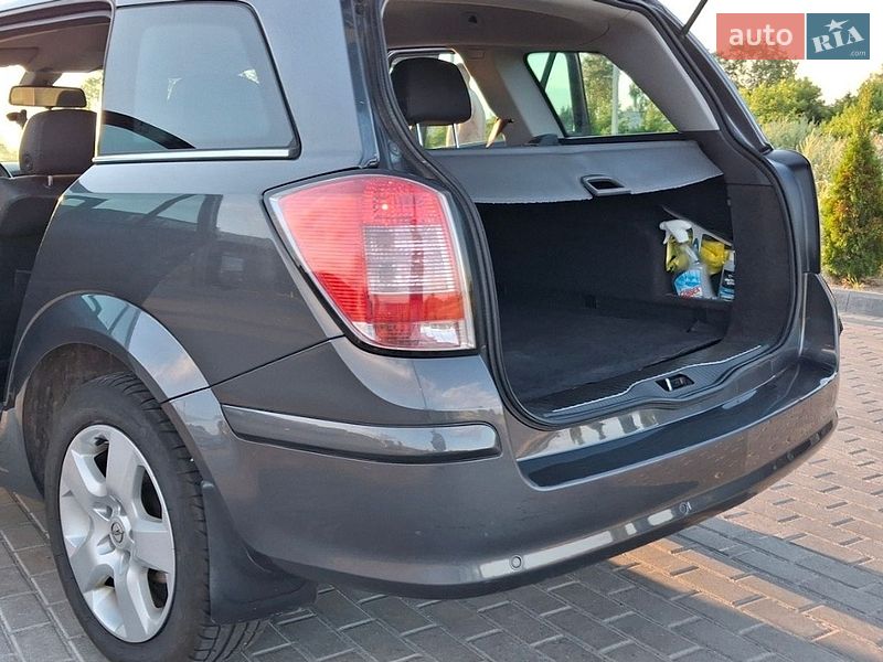 Універсал Opel Astra 2009 в Золочеві