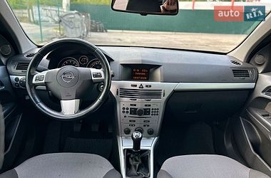 Универсал Opel Astra 2009 в Ровно