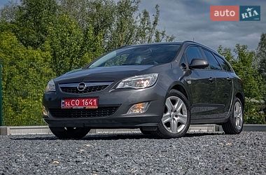 Універсал Opel Astra 2012 в Дрогобичі
