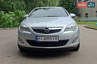Универсал Opel Astra 2010 в Полтаве