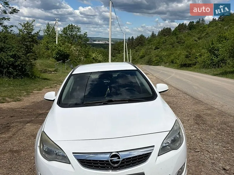 Opel Astra 2011