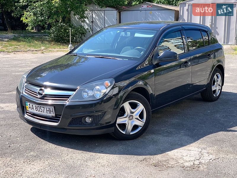 Хэтчбек Opel Astra 2013 в Киеве