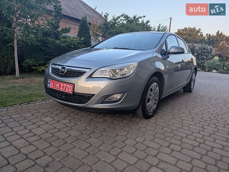 Хэтчбек Opel Astra 2010 в Луцке