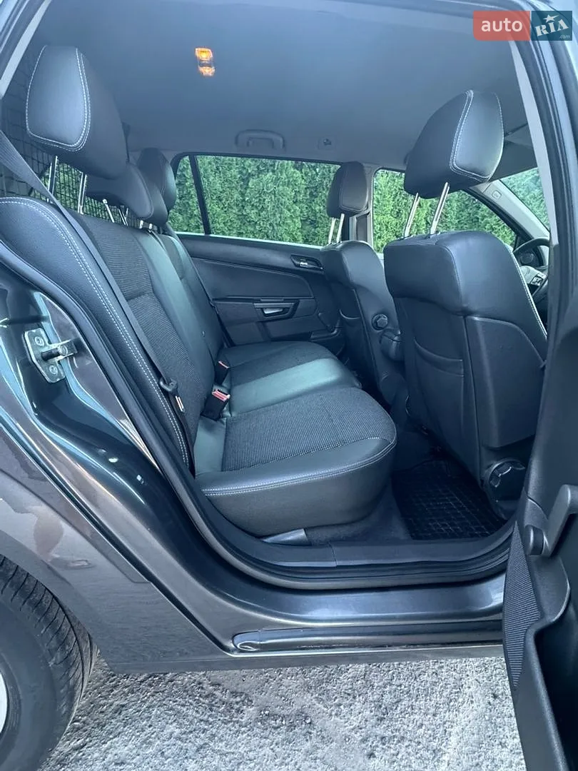 2010 Opel Astra - мініатюра 32