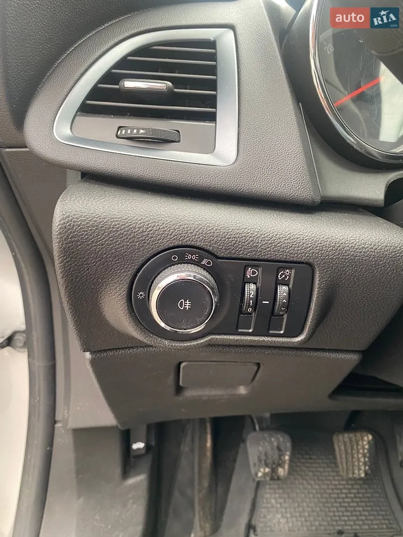 2013 Opel Astra - мініатюра 2
