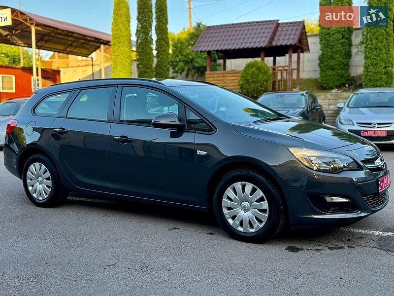 Універсал Opel Astra 2014 в Рівному