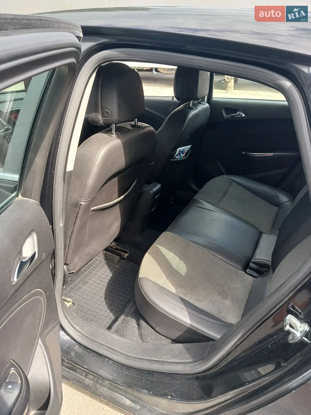 2010 Opel Astra - мініатюра 6