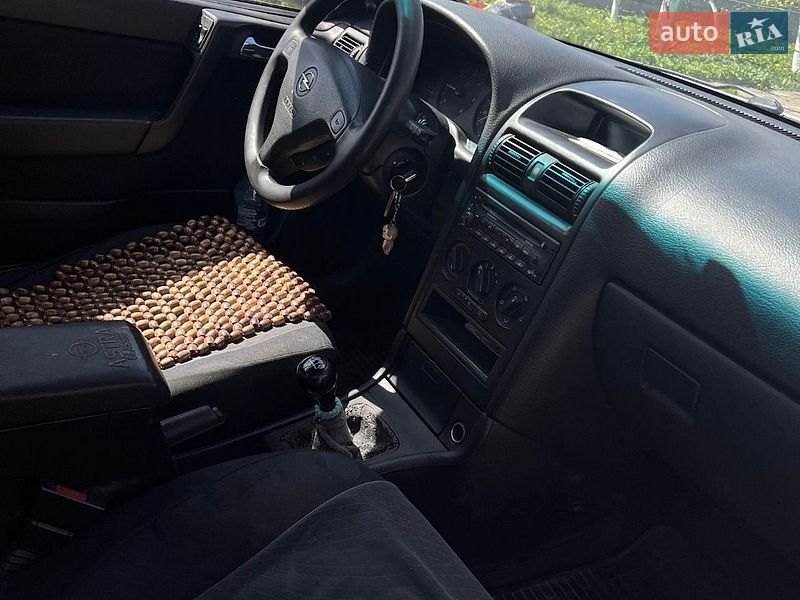 Хэтчбек Opel Astra 1999 в Буске