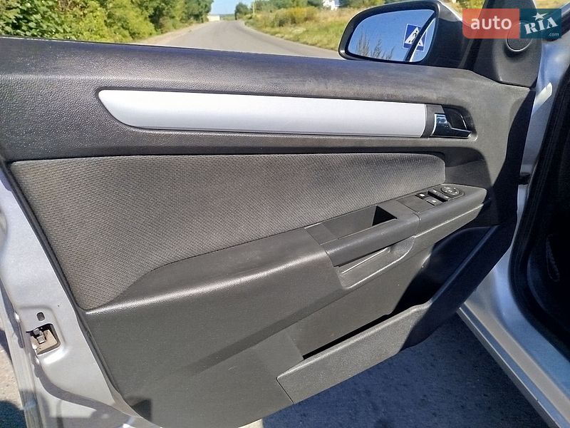Универсал Opel Astra 2005 в Винниках