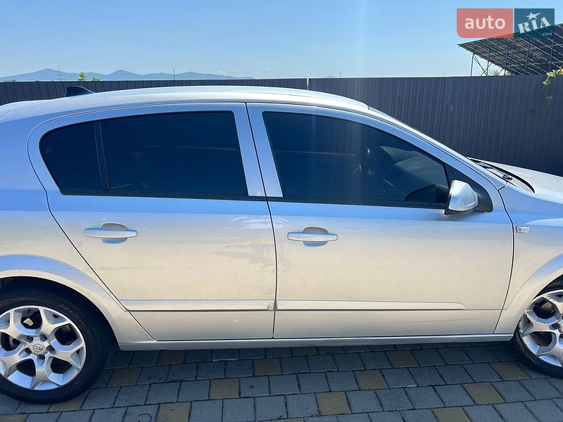Хэтчбек Opel Astra 2006 в Сельцо