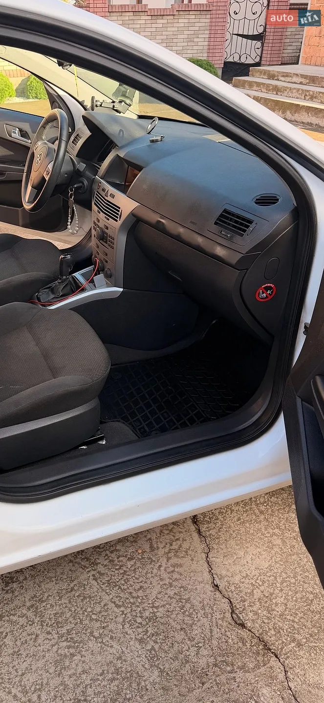 2010 Opel Astra - мініатюра 12