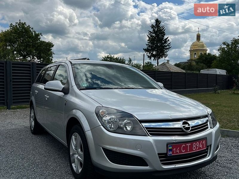 Универсал Opel Astra 2010 в Буске