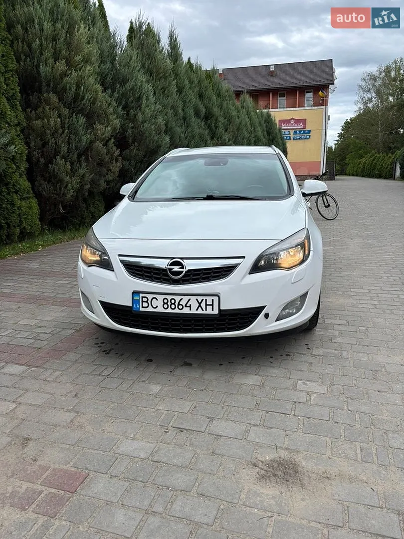 2011 Opel Astra - фото 1