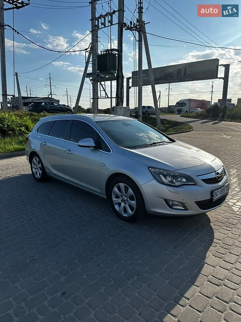 2011 Opel Astra - фото 1
