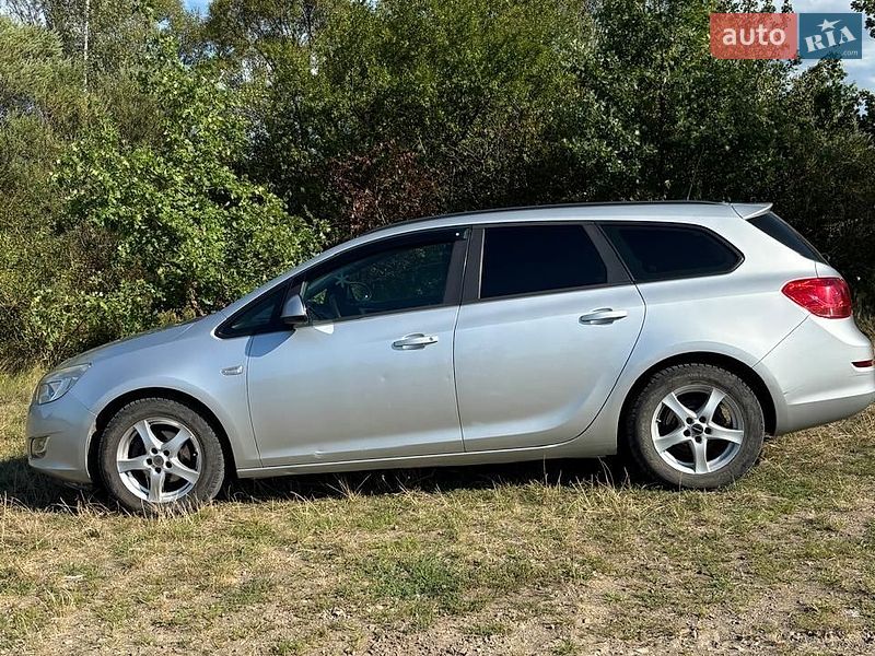Универсал Opel Astra 2011 в Рожнятове фото Универсал Opel Astra 2011 в Рожнятове