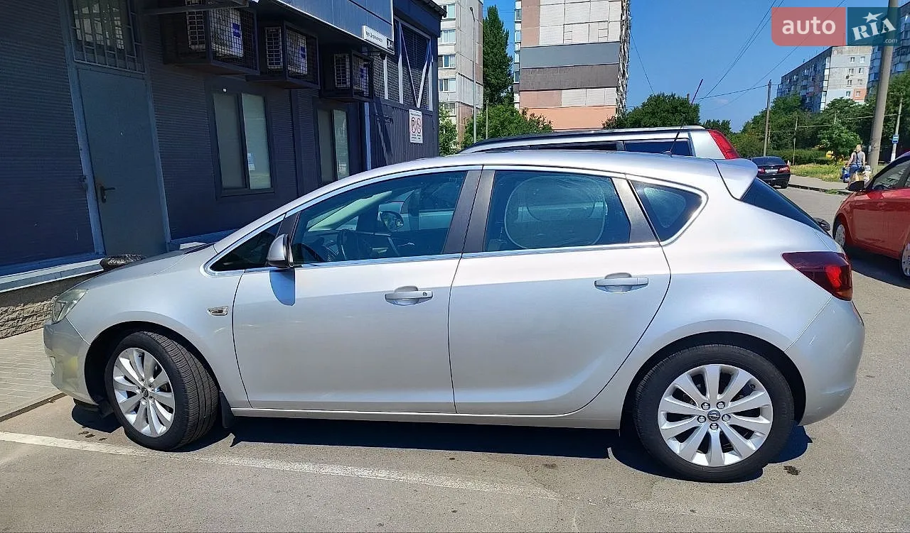 2011 Opel Astra - мініатюра 2