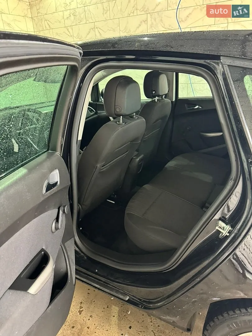 2010 Opel Astra - мініатюра 32