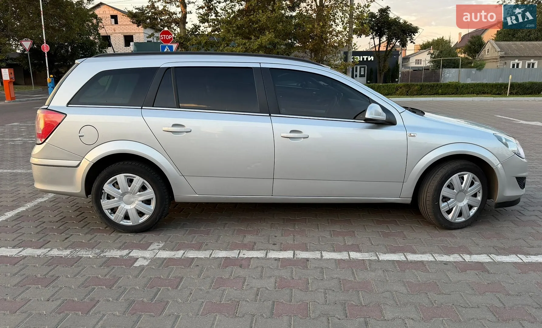 2010 Opel Astra - мініатюра 2