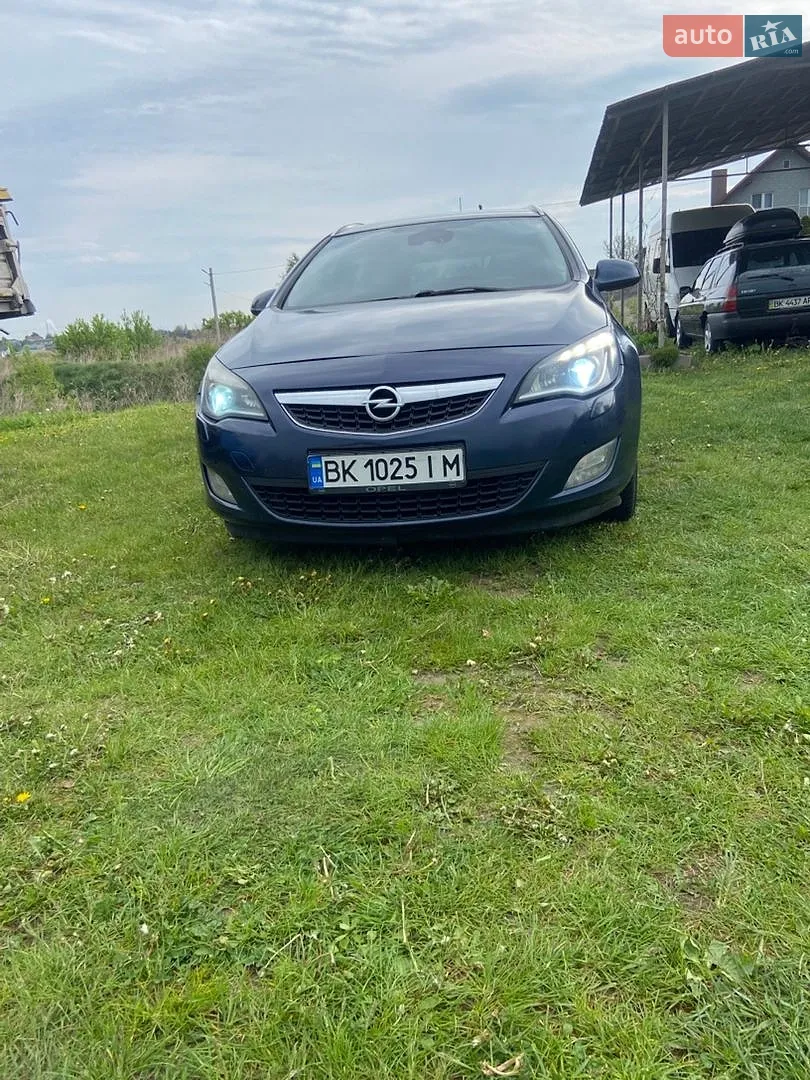 2012 Opel Astra - фото 1