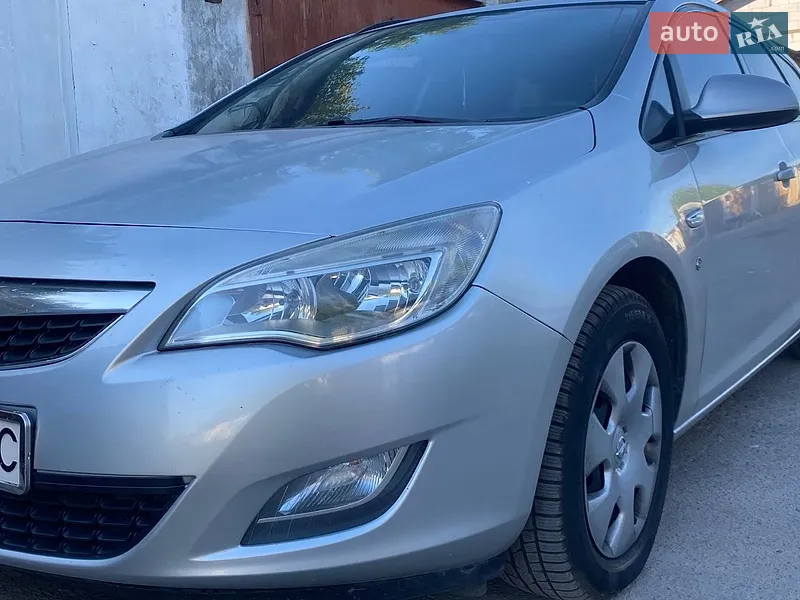 Opel Astra 2011