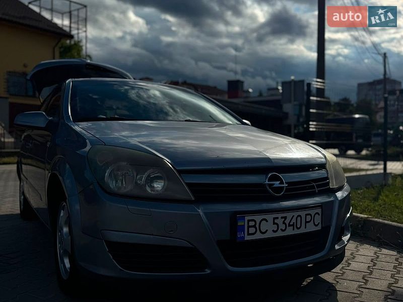 Хэтчбек Opel Astra 2005 в Новояворовске