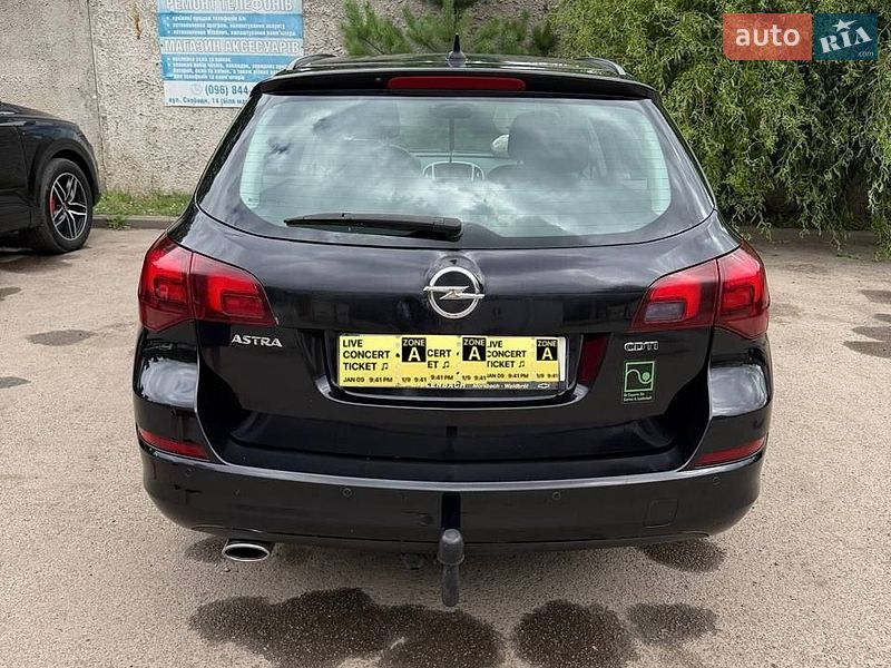 Opel Astra 2011