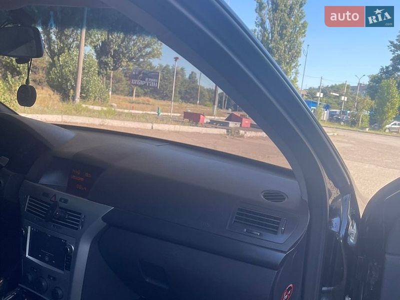 Хэтчбек Opel Astra 2010 в Днепре