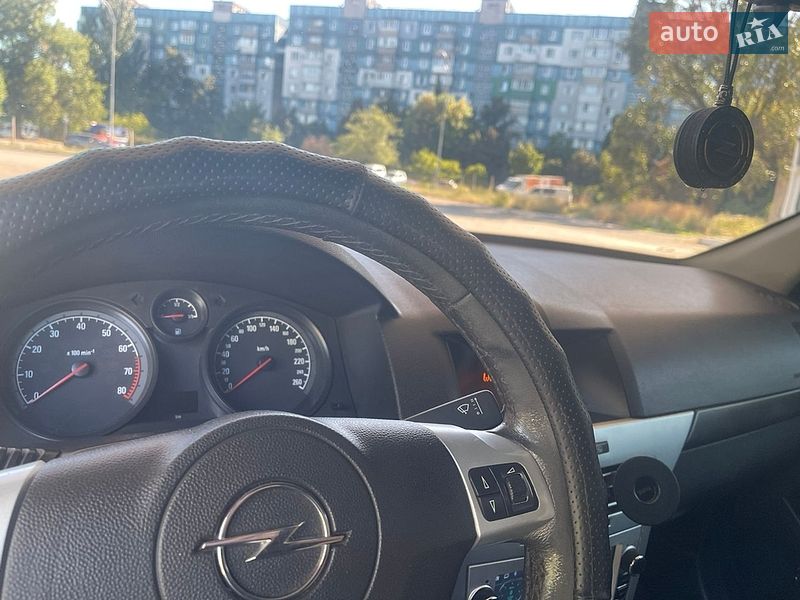 Хэтчбек Opel Astra 2010 в Днепре
