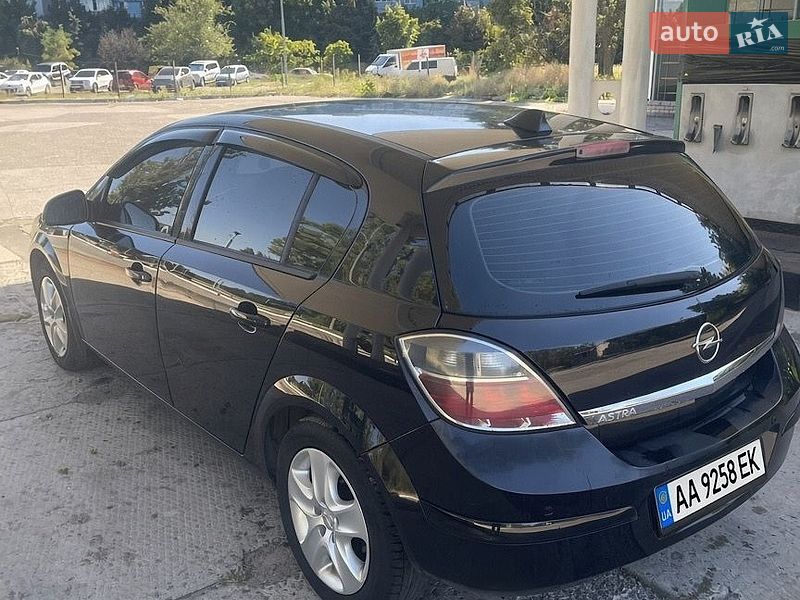 Хэтчбек Opel Astra 2010 в Днепре