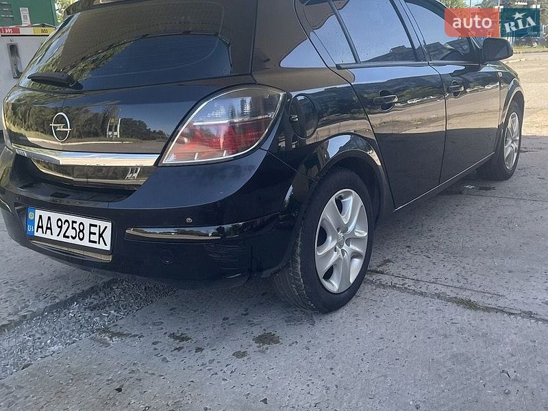Хэтчбек Opel Astra 2010 в Днепре