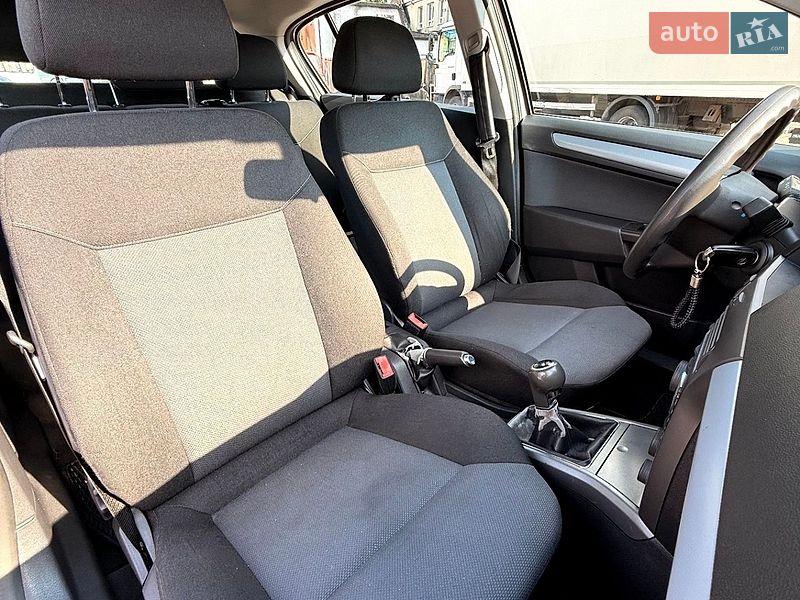 Хетчбек Opel Astra 2005 в Сумах