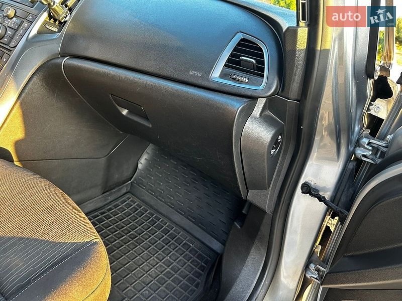 Универсал Opel Astra 2013 в Полтаве