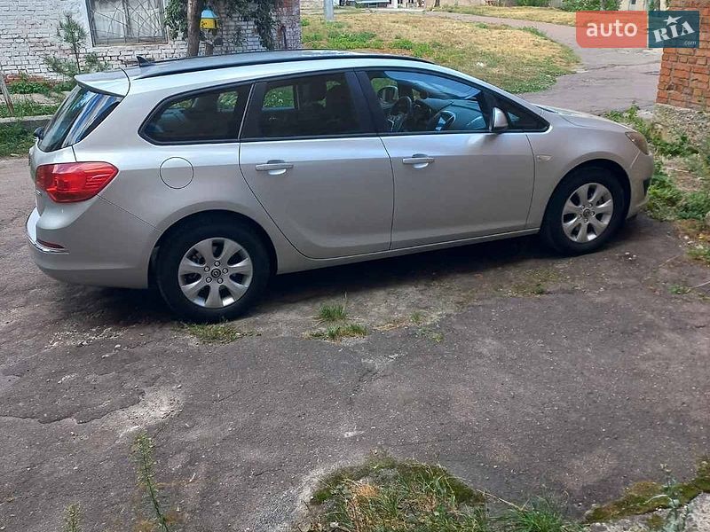 Універсал Opel Astra 2014 в Прилуках