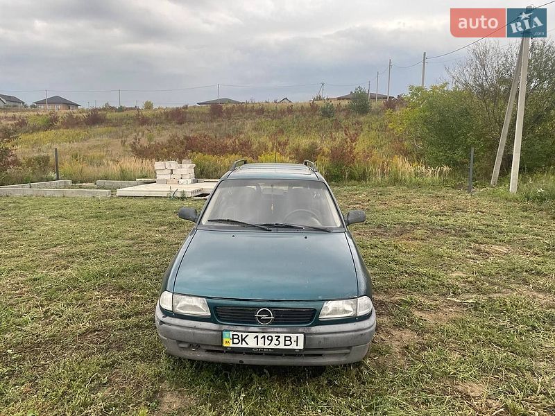 Универсал Opel Astra 1995 в Ровно