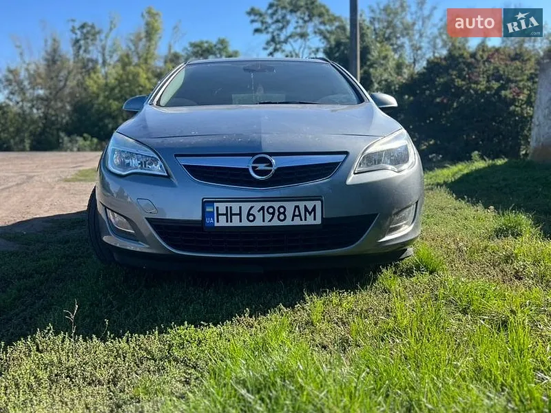 Opel Astra 2011