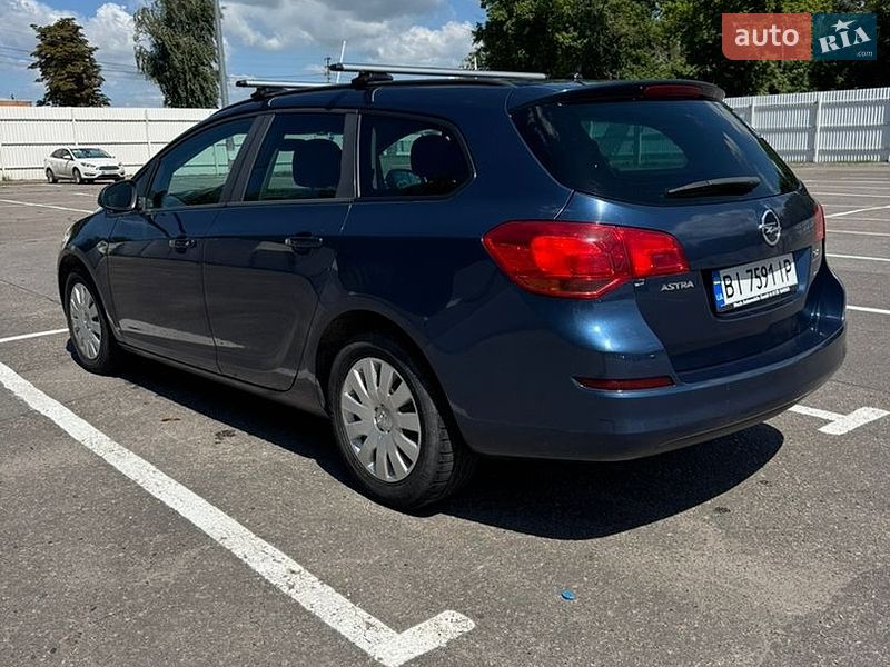 Універсал Opel Astra 2011 в Кременчуці