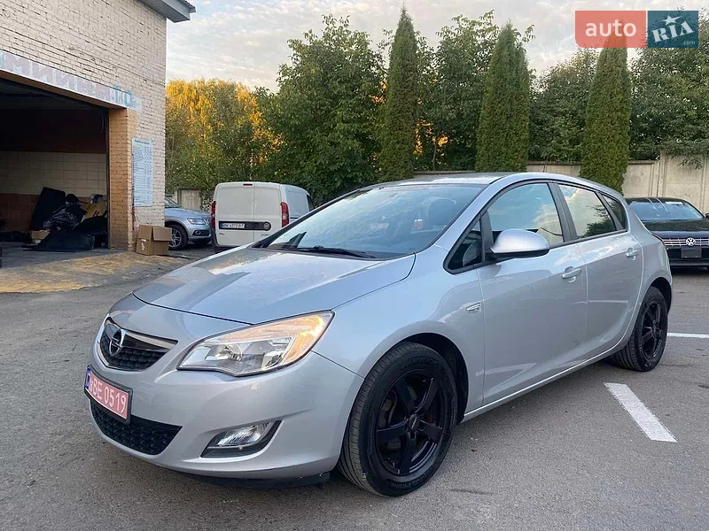 Opel Astra 2011