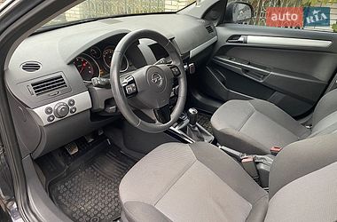 Універсал Opel Astra 2010 в Коломиї