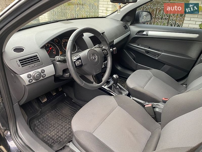 Універсал Opel Astra 2010 в Коломиї