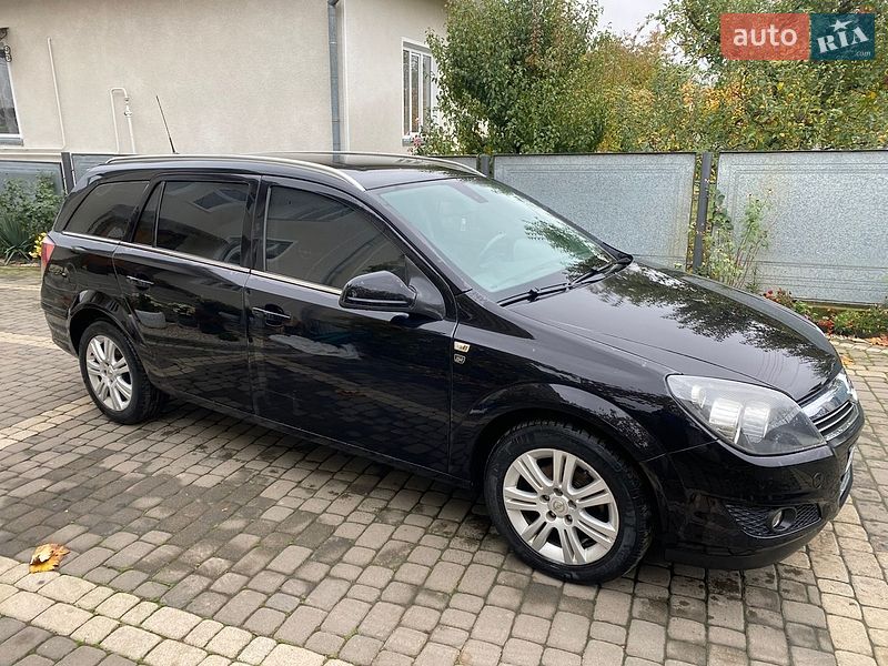 Універсал Opel Astra 2010 в Коломиї